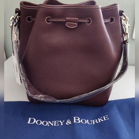 NWOT Dooney & Bourke Saffiano Drawstring Leather Shoulder Bag In Wine - Picture 5 of 10